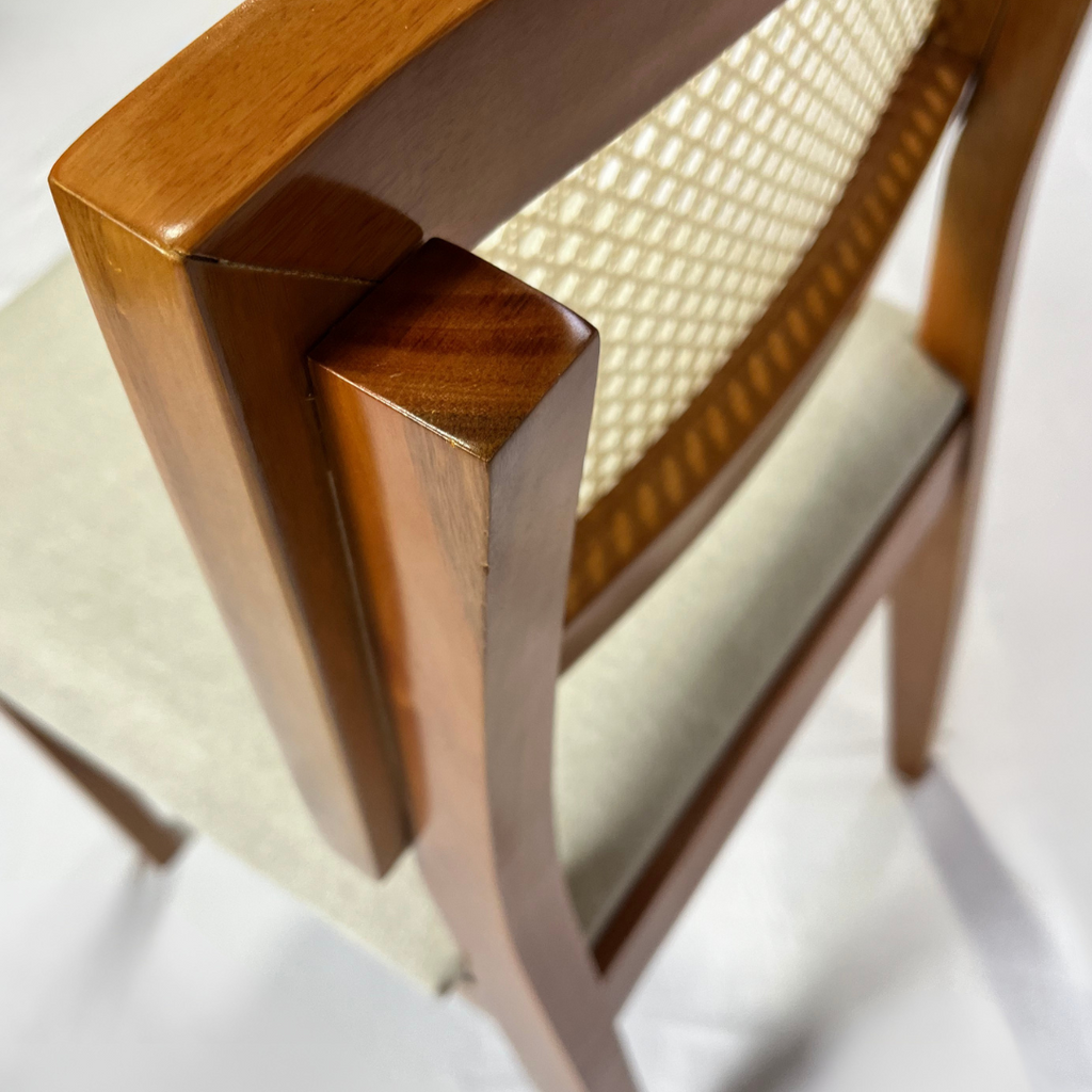 Conjunto Mesa Isa e 6 Cadeiras Estrela de Madeira maciça e encosto com Rattan Natural