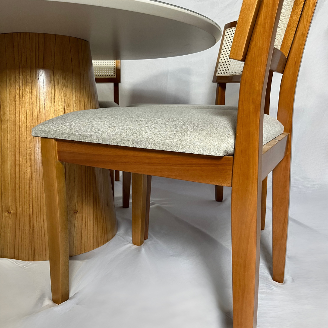 Conjunto Mesa Cone e 4 Cadeiras Estrela