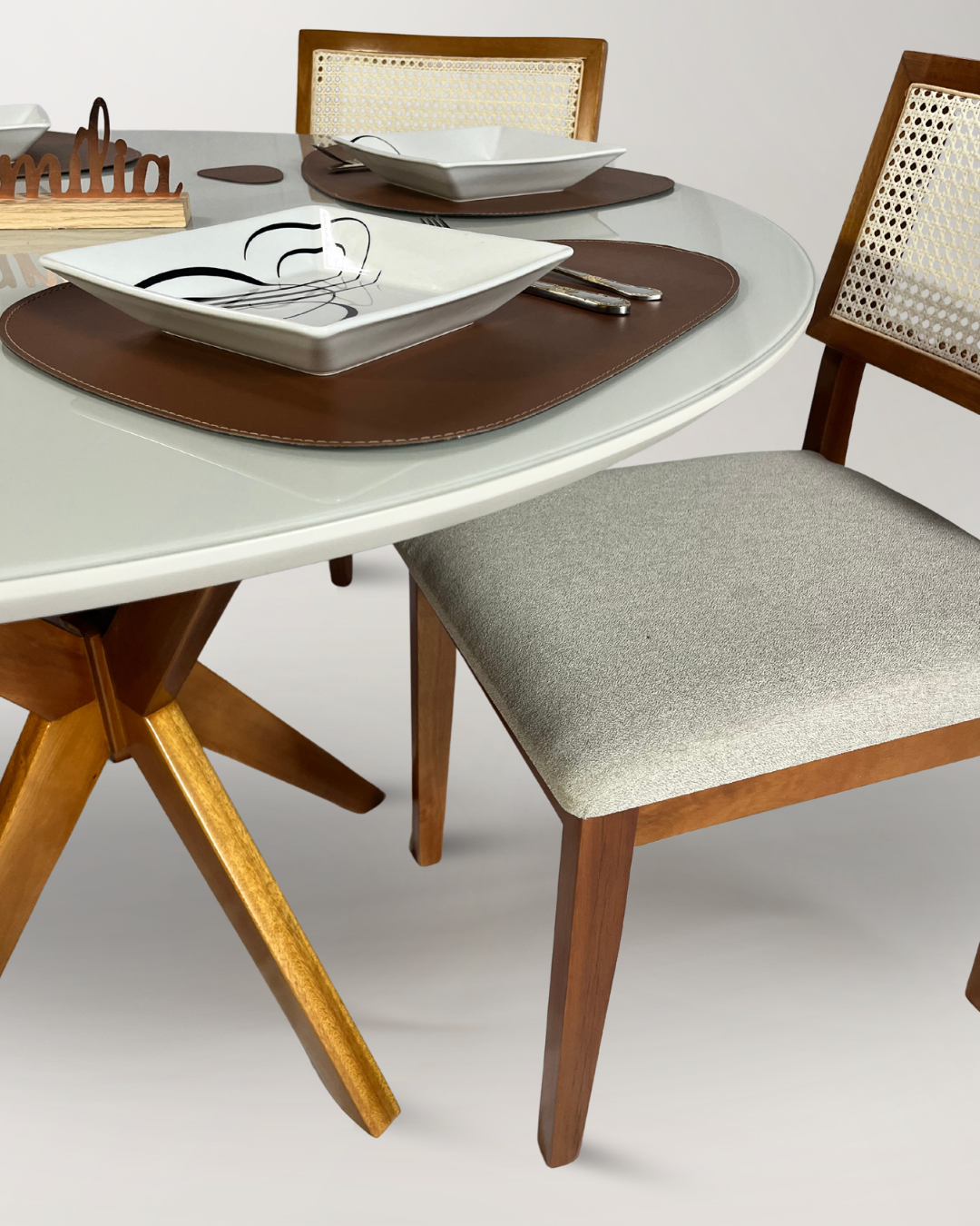 Conjunto Mesa Itália e Cadeiras Estrela de Rattan Natural – Sofisticação e Conforto