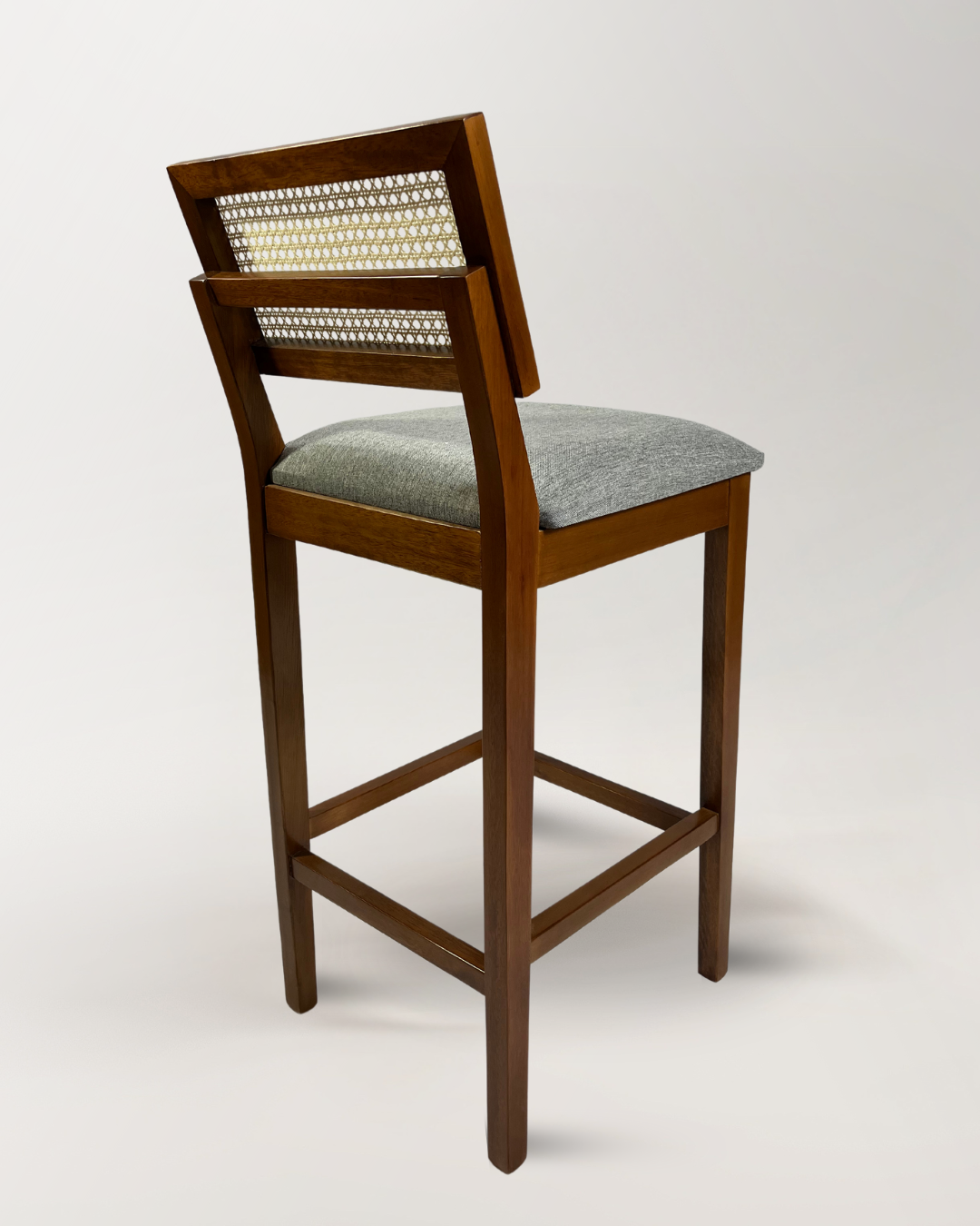 Banqueta Paris em Madeira Maciça e Rattan – Elegância e Conforto | 1m Altura