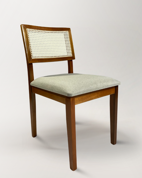 Cadeira Estrela Maciça com Ratan Natural – Design Sofisticado e Conforto