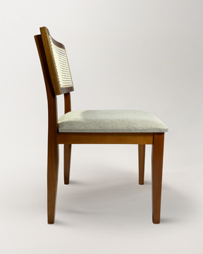 Cadeira Estrela Maciça com Ratan Natural – Design Sofisticado e Conforto