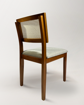 Cadeira Estrela Maciça com Ratan Natural – Design Sofisticado e Conforto