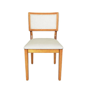 Cadeira Estrela Maciça com Ratan Natural – Design Sofisticado e Conforto